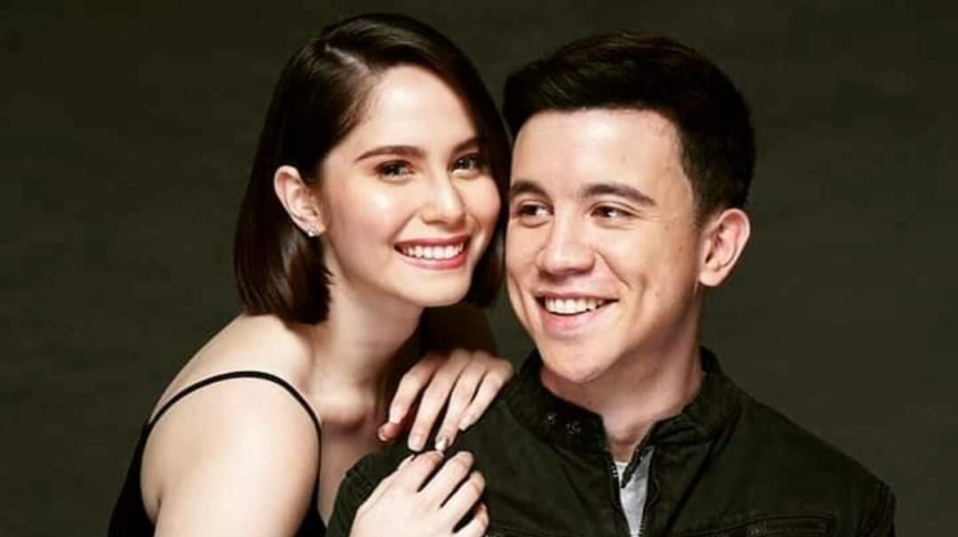 Jessy Mendiola and Arjo Atayde walks the red carpet of their premiere night of ‘Stranded’
